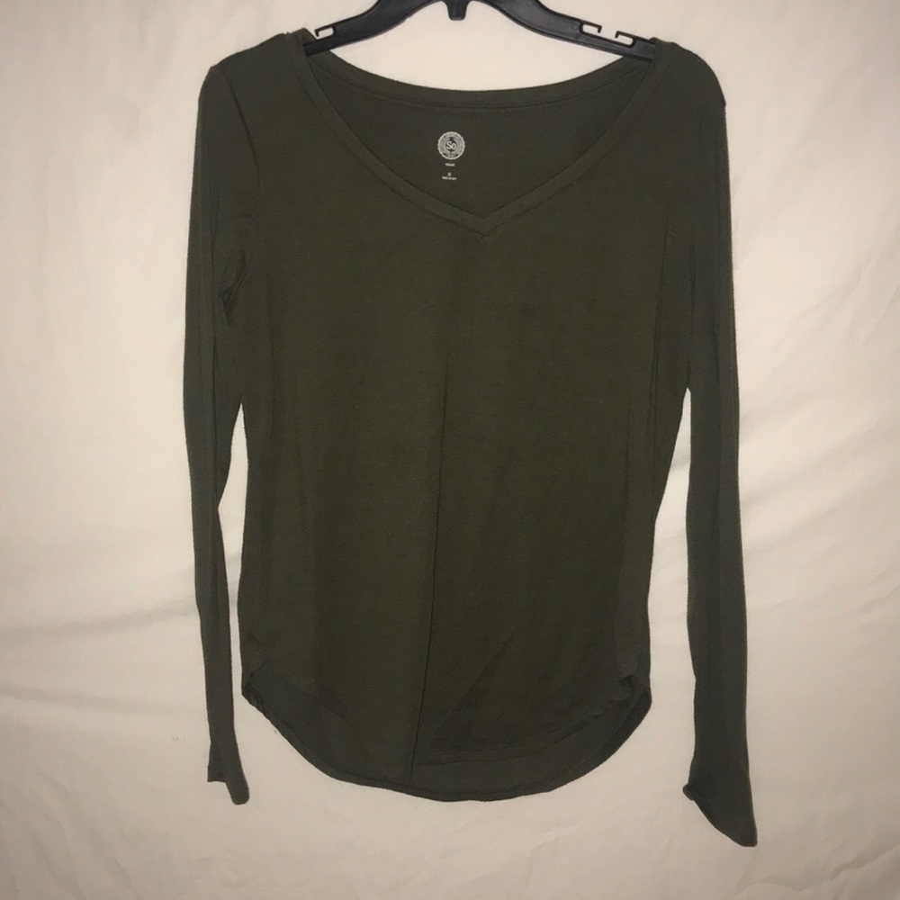 A long sleeve t-shirt.
